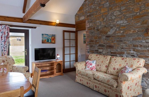 Torrington Cottage | HALCYON COTTAGE, pet friendly, with pool in Torrington