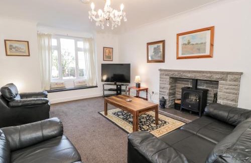 Moelfre House | Halcyon