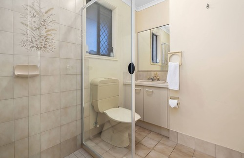 Warana House | Halekulani Beach House – 100 steps to beach access