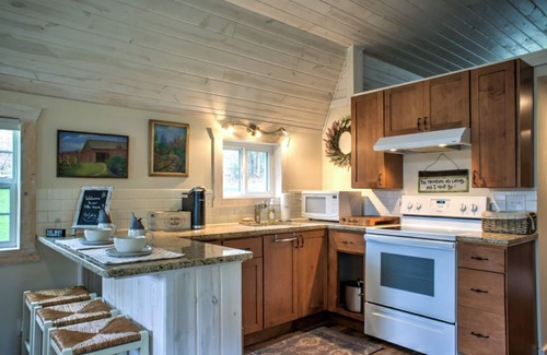 Marshall House | Halewood Farm Collection: Gated Mountain Home with Hot Tub, Fire Pit and Pet-Friendly