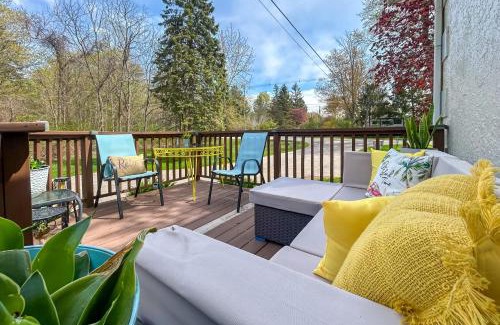 South Haven Apartment | half Mi to Beach and Lake Michigan Condo with Pool!