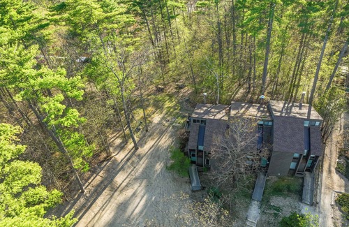 North Conway Apartment | Half Mile to Ski Slopes: Conway Condo w/Hot Tub!