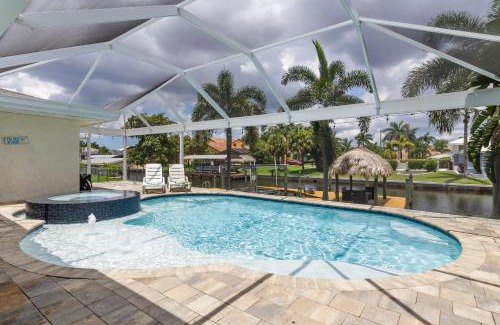 Yacht Club House | Half mile to the beach! Heated Pool & Spa, with Tiki on boat dock! - Villa Changes in Attitude