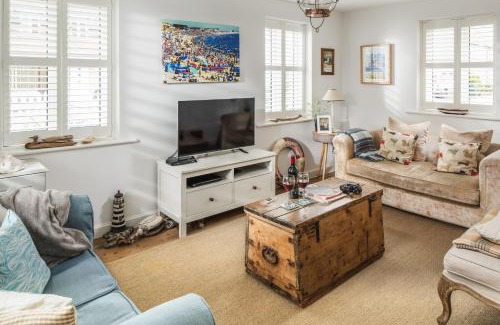 Camber House | Half Moon