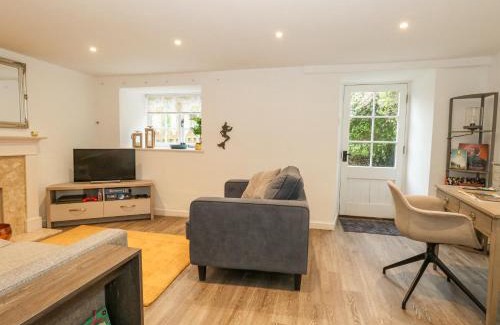 Beaminster House | Half Pint Cottage