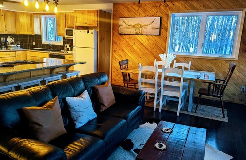 Eagle Lake Cottage | Haliburton Highlands Cottage Retreat - Your Summer Getaway Imagined!