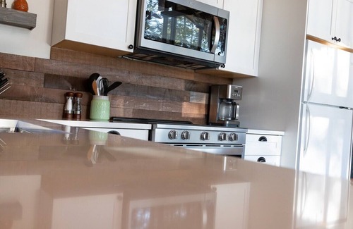 Highlands East Cottage | Haliburton Highlands Forest Escape