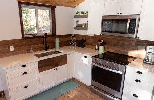 Highlands East Cottage | Haliburton Highlands Forest Escape
