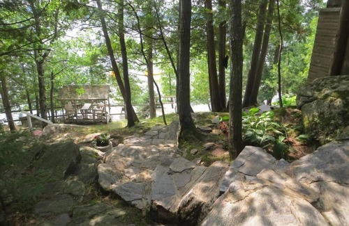 Minden Hills Cottage | Haliburton Lakefront Sleeps 8 + 7 Boats Included + 2 Swim Rafts & 2 King Beds