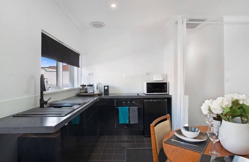 Adelaide Central Business District House | Halifax Muse Pet Friendly Townhouse