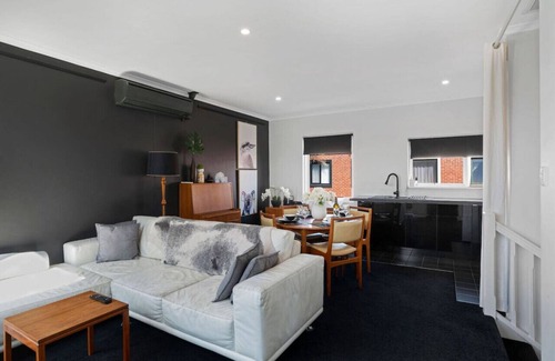 Adelaide Central Business District House | Halifax Muse Pet Friendly Townhouse