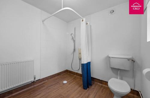 Seisdon House | Hall Green B28 Long Stay House with Accessible ground floor Bed and Bathroom