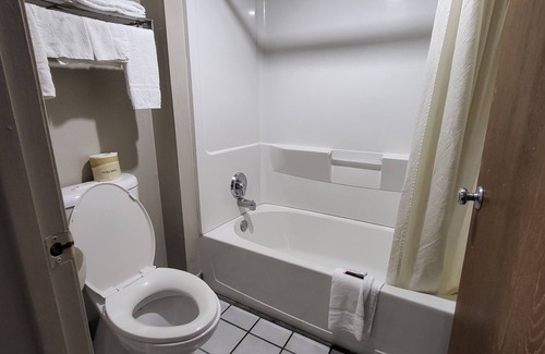 North San Antonio - SAT Hotel | Hallmark Inn & Suites