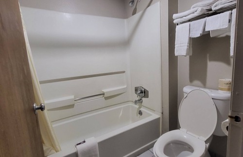 North San Antonio - SAT Hotel | Hallmark Inn & Suites