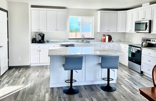 Coupeville House | Halsey Haven- Modern Home w/ STUNNING Water Views and Sauna