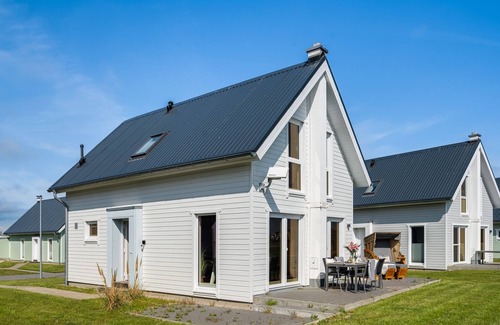 Olpenitz House | Hamburger Buttje - detached house, parking lot, fireplace, bathtub, terrace