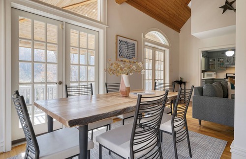 Mars Hill House | Hamersmith Hollow Retreat Estate | Private Pond, Large Yard | Main+Guest House