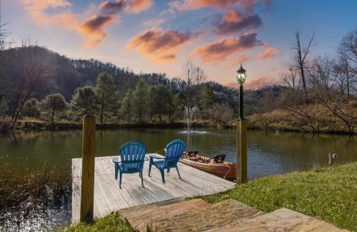 Mars Hill House | Hamersmith Hollow Retreat Estate by AvantStay Great Views