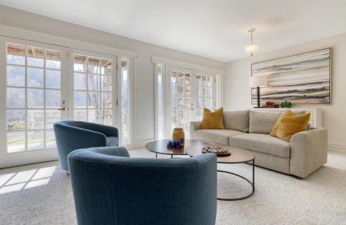 Mars Hill House | Hamersmith Hollow Retreat Estate by AvantStay Great Views