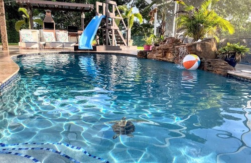 Palmetto Bay House | Hamilton House Miami - Tropical Oasis/Heated Pool/Tiki/Brazilian BBQ