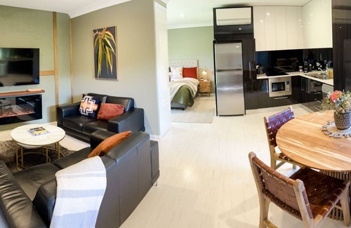 Jindabyne House | Hamilton House - Snowy Mountains