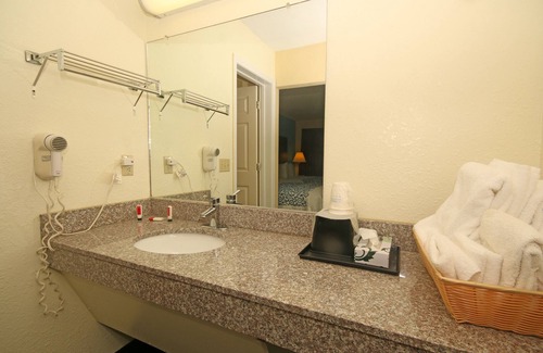 Arlington Hotel | Hamilton Inn Jonesville NC
