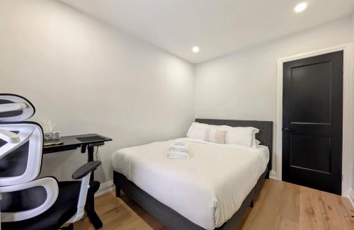 Hamilton House | Hamilton Ontario 2 BR Wi-Fi Workspaces Near Ottawa