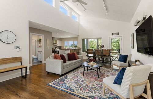 Northside House | Hamilton Villa | Walk to Downtown | 3 Bed 3 Bath
