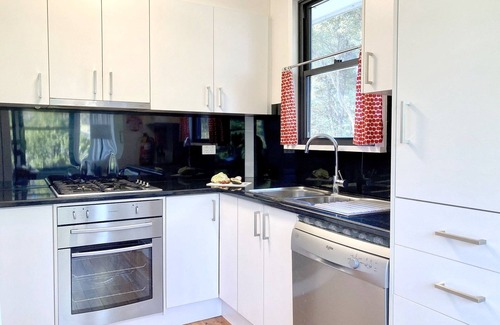 Eden Cottage | Hamlet House: 3 Bedroom pet friendly (Fenced yard)