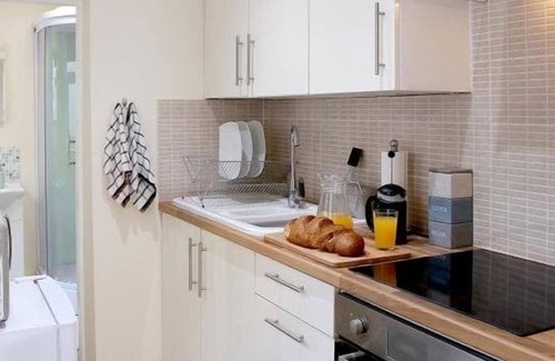 Norwich House | Hamlet’s Rest – Your Stylish Retreat in the Heart of Historic Norwich!
