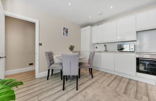 Hammersmith Broadway Apartment | Hammersmith Flat 2 Bedrooms LGF