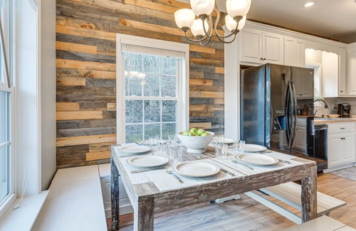 Murphy House | Hammocks & Forest Views: Creekside Murphy Retreat