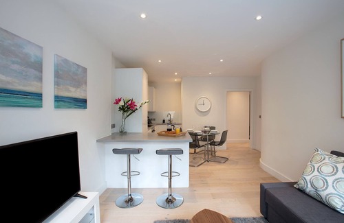 Windsor City Centre Apartment | Hampden Apartments - The George