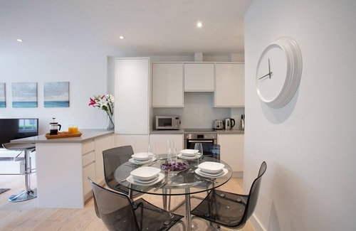 Windsor City Centre Apartment | Hampden Apartments - The George