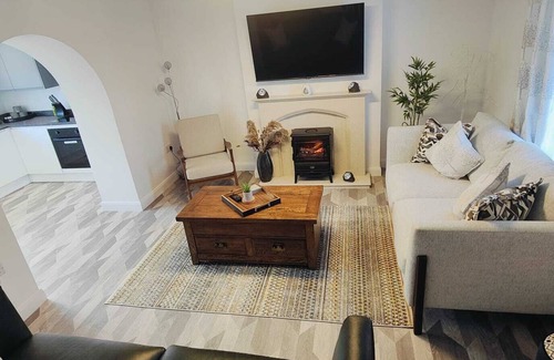 Nettleham House | Hampshire Charming House