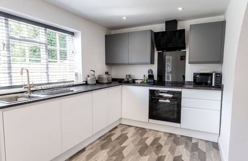 Lincoln House | Hampshire Charming House
