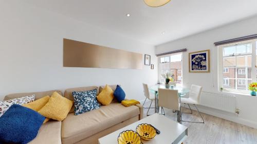 Garden Suburb Apartment | Hampstead 4-bedrooms condo apartment