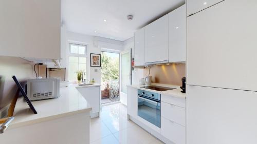 Garden Suburb Apartment | Hampstead 4-bedrooms condo apartment