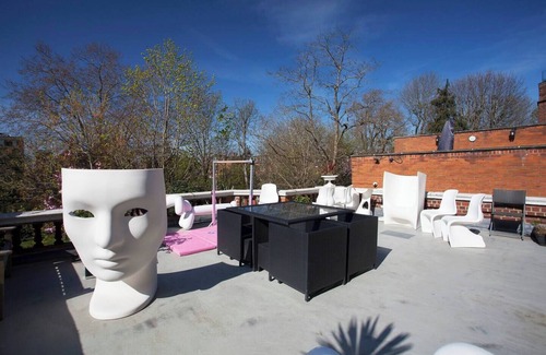 Frognal and Fitzjohns House | Hampstead Summer Time Garden Apartment
