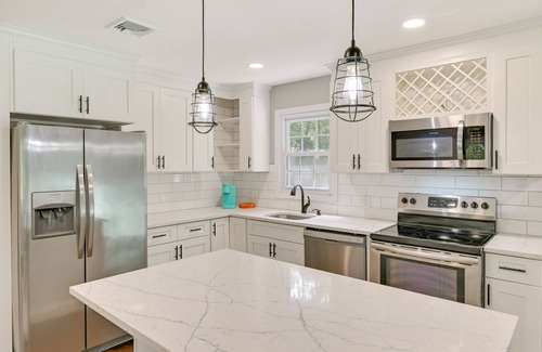 Hampton Bays House | Hampton Bays Retreat: Walk to Squires Beach!