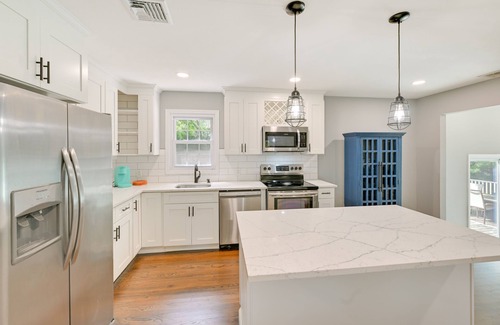 Hampton Bays House | Hampton Bays Retreat: Walk to Squires Beach!