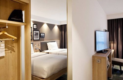 Friedrichshain-Kreuzberg Hotel | Hampton by Hilton Berlin City East Side Gallery