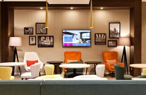 Friedrichshain-Kreuzberg Hotel | Hampton by Hilton Berlin City East Side Gallery