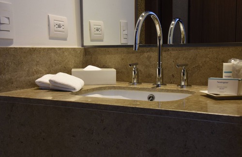 Usaquen Hotel | Hampton by Hilton Bogota - Usaquen