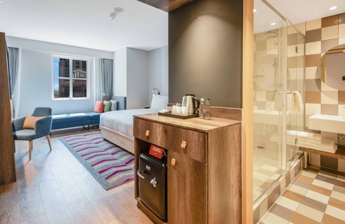 Sandown Hotel | Hampton By Hilton Sandton Grayston