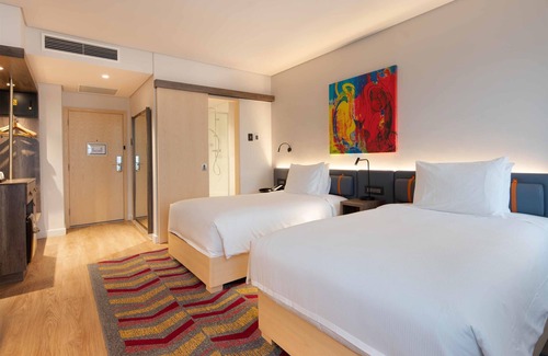 Sandown Hotel | Hampton By Hilton Sandton Grayston