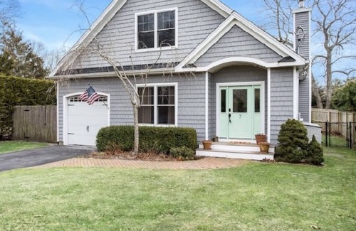 Hampton Bays Cottage | HAMPTON HAVEN- Gorgeous home in Hampton Bays New York (sleeps 6)