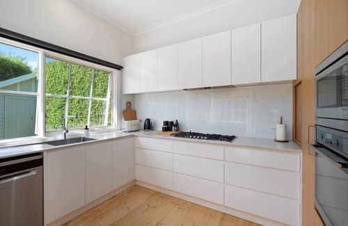 Hampton House | Hampton Haven: Spacious Family Retreat