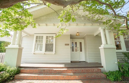 Hampton House | Hampton Haven: Spacious Family Retreat