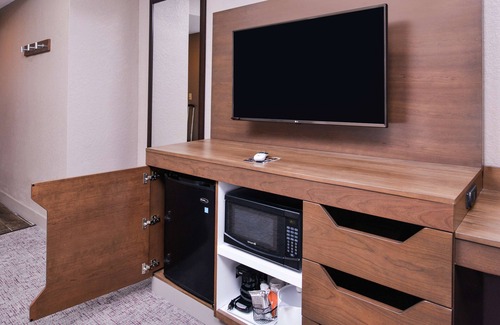 Altura Addition Hotel | Hampton Inn Albuquerque-University/Midtown